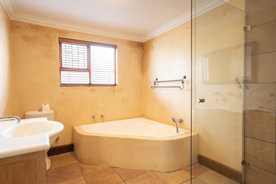 5 Bedroom Property for Sale in Strand North Western Cape